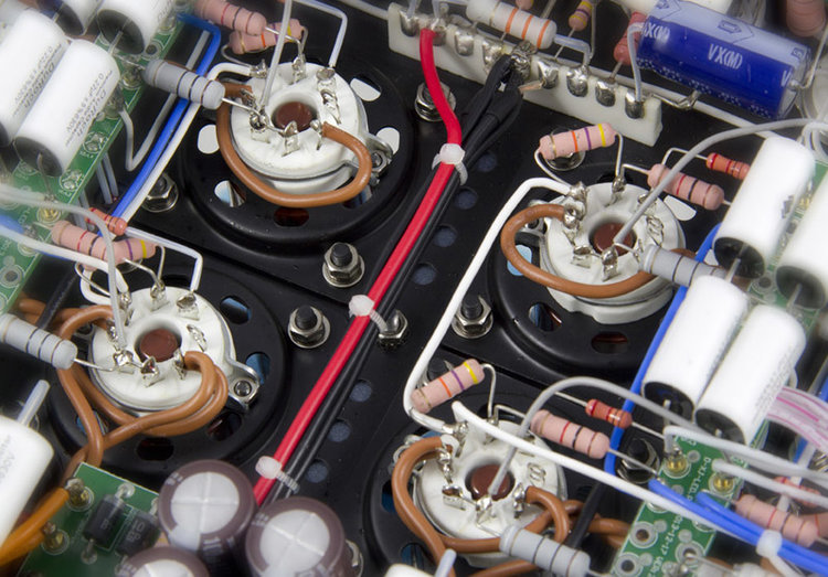 PRIMALUNA POINT TO POINT WIRING Ceramic tube sockets secured to ventilated frames made of steel, bolted to chassis and hand-wired with heavy gauge cable. A defining feature of all PrimaLuna amplifiers.